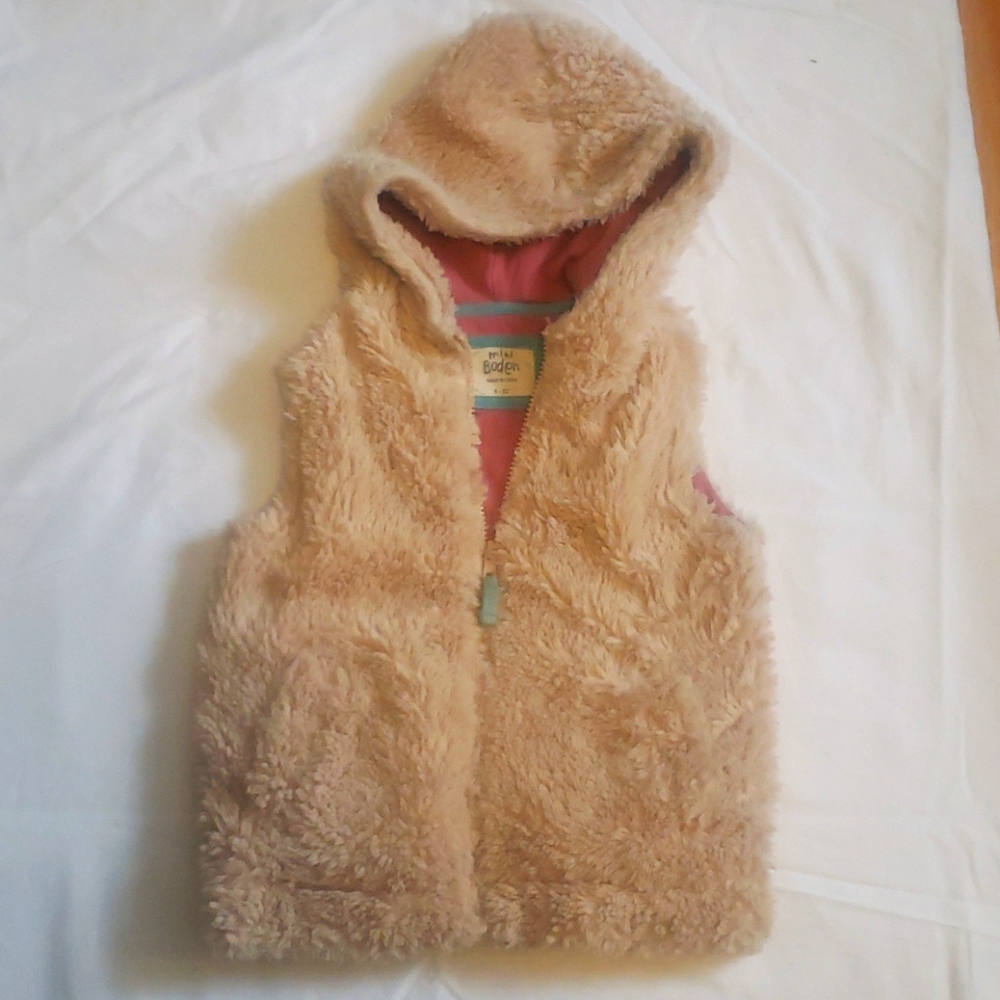 Fluffy tan zippered vest